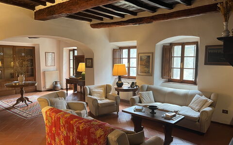 Pozza Di Volpaia: Tabelle, Möbel, Couch, Eigentum, Fenster, Bilderrahmen, Wohnzimmer, Interior Design, Stuhl, Die Architektur