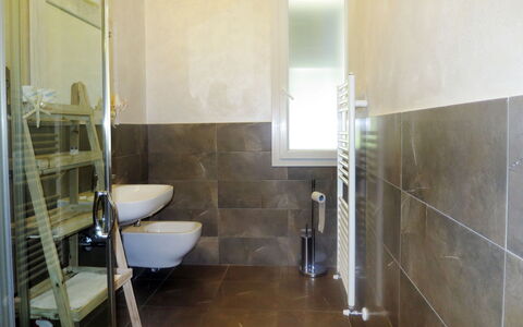 Moneglia 665: Fliese, Badezimmer, Zimmer, Fussboden, Eigentum, Wand, Interior Design, Flooring, Armatur, Die Architektur