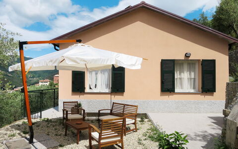 Zia Maria: Eigentum, Haus, Zuhause, Gebäude, Dach, Grundeigentum, Hütte, Wohngebiet, Zimmer, Schatten