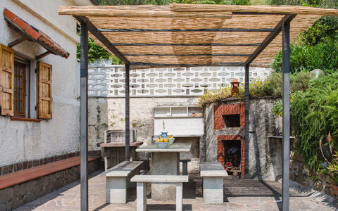 Casa Nueva: Möbel, Garten, Gartenmöbel, Outdoor Struktur, Tisch Im Freien, Schatten, Hinterhof, Natürliches Material, Holzbeize, Pergola