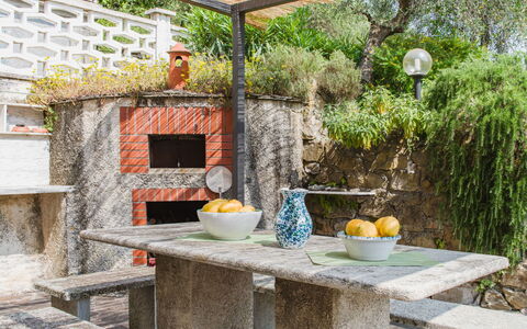 Casa Nueva: Möbel, Gartenmöbel, Blumentopf, Garten, Tisch Im Freien, Schatten, Stuhl, Zimmerpflanze, Landscaping, Hinterhof