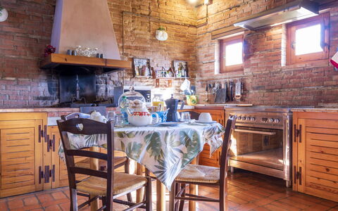 Chiusi 607: Möbel, Tabelle, Holz, Beleuchtung, Stuhl, Interior Design, Cabinetry, Küche, Countertop, Fussboden