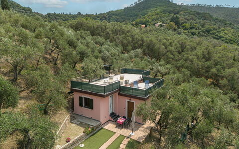 Villetta Linara: Pflanze, Himmel, Wolke, Gebäude, Berg, Fenster, Grundstueck, Haus, Baum, Natürliche Landschaft