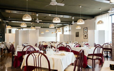 Italia: Restaurant, Funktionshalle, Zimmer, Gebäude, Interior Design, Esszimmer, Tabelle, Bankett, Geschäft, Möbel
