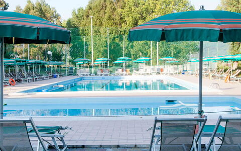 Italia: Schwimmbad, Freizeit, Türkis, Freizeitzentrum, Schatten, Gebäude, Resort, Urlaub, Die Architektur, Terrasse