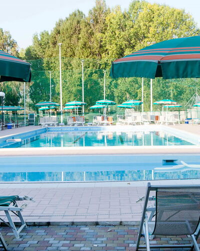 Italia: Schwimmbad, Freizeit, Türkis, Freizeitzentrum, Schatten, Gebäude, Resort, Urlaub, Die Architektur, Terrasse