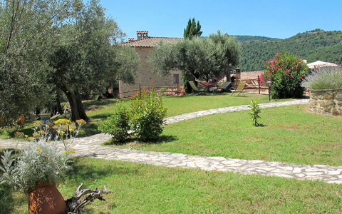 La Collina Fiorita: Pflanze, Garten, Strauch, Grundstueck, Rasen, Garten, Hinterhof, Park, Ground, Landscaping