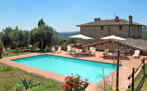 La Collina Fiorita: Schwimmbad, Pflanze, Eigentum, Grundeigentum, Haus, Resort, Villa, Verbundwerkstoff, Rechteck, Strauch
