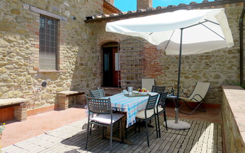 La Collina Fiorita: Tabelle, Möbel, Gebäude, Blumentopf, Stuhl, Himmel, Fenster, Tisch Im Freien, Gartenmöbel, Schatten