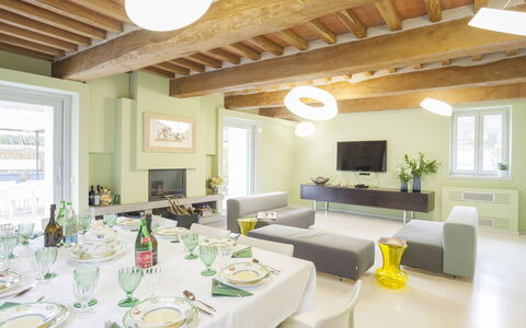 Villa San Lorenzo: Eigentum, Zimmer, Interior Design, Gebäude, Möbel, Decke, Esszimmer, Tabelle, Wohnzimmer, Haus