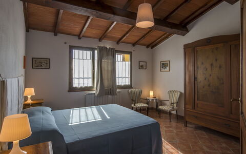 Alle Fornaci: Zimmer, Eigentum, Gebäude, Möbel, Interior Design, Schlafzimmer, Haus, Bett, Decke, Fussboden