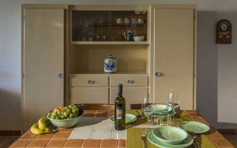 Alle Fornaci: Countertop, Zimmer, Cabinetry, Möbel, Küche, Regal, Eigentum, Interior Design, Zuhause, Sinken