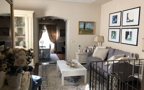 Villa Fusai: Zimmer, Wohnzimmer, Interior Design, Möbel, Eigentum, Gebäude, Tabelle, Haus, Fussboden, Zuhause