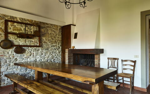 Villa Cincinelli: Zimmer, Möbel, Eigentum, Tabelle, Interior Design, Esszimmer, Haus, Gebäude, Fussboden, Wand