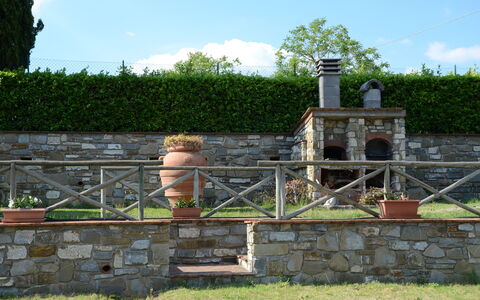 Villa Cincinelli: Wand, Steinwand, Mauerwerk, Gras, Urlaub, Haus, Gebäude, Estate, Freizeit, Garten