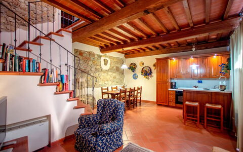 La Boutique del Cardinale: Gebäude, Eigentum, Zimmer, Interior Design, Decke, Strahl, Dachgeschoss, Haus, Möbel, Grundeigentum