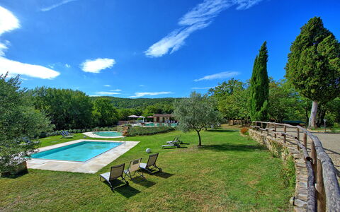 Borgo Mulignone: Eigentum, Grundeigentum, Natürliche Landschaft, Haus, Estate, Himmel, Schwimmbad, Zuhause, Gras, Gebäude