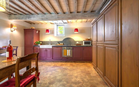 Casa di Giulio: Möbel, Interior Design, Küche, Flooring, Cabinetry, Countertop, Holz, Decke, Fussboden, Küchengerät