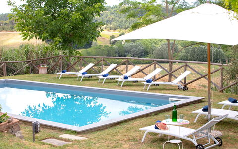 Villa Bacco: Schwimmbad, Gartenmöbel, Möbel, Freizeit, Resort, Sonnenliege, Regenschirm, Stuhl, Schatten, Eco Hotel