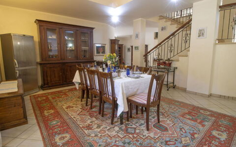 La Danza: Eigentum, Zimmer, Gebäude, Fussboden, Grundeigentum, Esszimmer, Möbel, Haus, Interior Design, Flooring