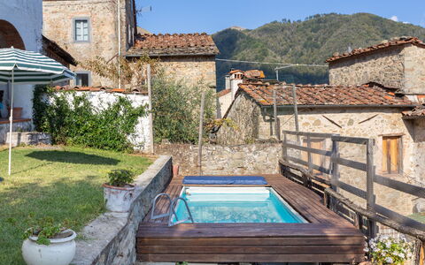 Casa Alice: Eigentum, Blau, Schwimmbad, Haus, Gebäude, Azurblau, Urlaub, Grundeigentum, Estate, Baum