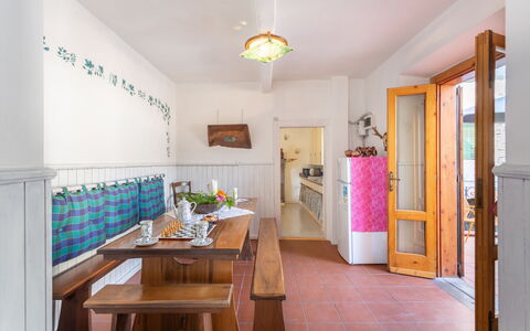 Casa Alice: Eigentum, Zimmer, Gebäude, Möbel, Interior Design, Haus, Fussboden, Decke, Grundeigentum, Esszimmer