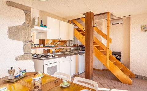 Kiwii: Zimmer, Interior Design, Eigentum, Gebäude, Gelb, Möbel, Haus, Treppe, Wohnzimmer, Decke