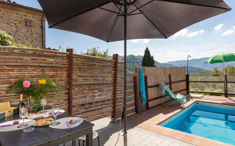 Kiwii: Eigentum, Regenschirm, Gebäude, Haus, Zuhause, Terrasse, Schwimmbad, Grundeigentum, Urlaub, Zimmer