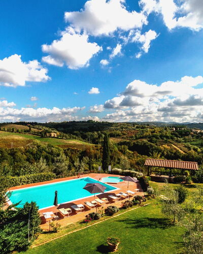 Calanchi Apartments: Natur, Himmel, Natürliche Landschaft, Eigentum, Wolke, Grundeigentum, Haus, Estate, Schwimmbad, Ländliches Gebiet