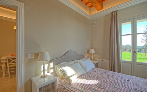 Il Sole Di Vino: Schlafzimmer, Zimmer, Eigentum, Möbel, Bett, Bettdecke, Interior Design, Gebäude, Bettrahmen, Decke