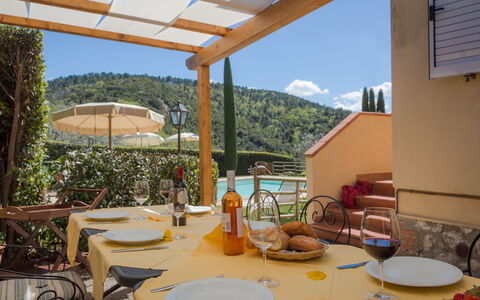 Villa Manuela: Eigentum, Gebäude, Grundeigentum, Zimmer, Haus, Resort, Terrasse, Urlaub, Villa, Veranda