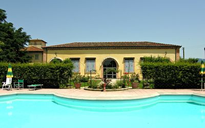 Villa Sandra: Eigentum, Zuhause, Haus, Gebäude, Grundeigentum, Schwimmbad, Estate, Villa, Wohngebiet, Fassade
