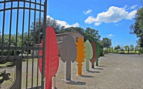 La Rimessa: Öffentlicher Raum, Eisen, Menschliche Siedlung, Baum, Blatt, Zaun, Spielplatz, Stadt, Die Architektur, Metall