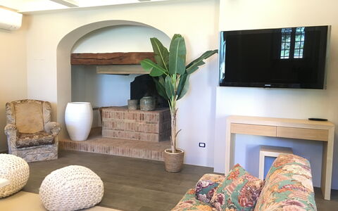 La Rimessa: Zimmer, Wohnzimmer, Eigentum, Interior Design, Möbel, Fussboden, Gebäude, Grundeigentum, Tabelle, Haus