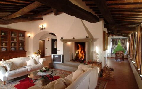 Villa Fontanelle: Holz, Zimmer, Interior Design, Beleuchtung, Zuhause, Eigentum, Wohnzimmer, Hartholz, Wand, Fussboden