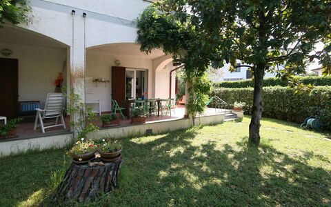 Villa Del Forte: Eigentum, Haus, Gebäude, Garten, Grundeigentum, Hinterhof, Zuhause, Hof, Garten, Gras