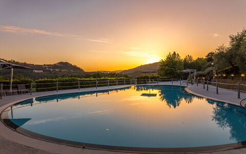 Villa Alfresco: Schwimmbad, Resort, Dämmerung, Reflexion, Ferienort, Abend, Thermae, Sonnenaufgang