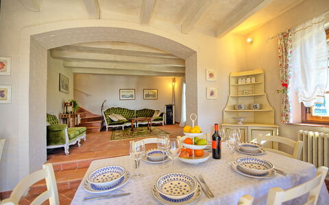 Casa Fioraie: Zimmer, Eigentum, Interior Design, Möbel, Gebäude, Haus, Grundeigentum, Wohnzimmer, Esszimmer, Tabelle
