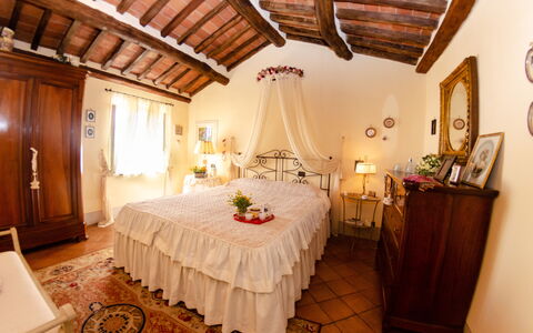 La Casa Del Sole: Zimmer, Eigentum, Schlafzimmer, Möbel, Gebäude, Decke, Interior Design, Grundeigentum, Bett, Estate