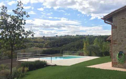 Casale De Conti: Eigentum, Gras, Grundstueck, Natürliche Landschaft, Rasen, Sportveranstaltung, Himmel, Haus, Grundeigentum, Zuhause