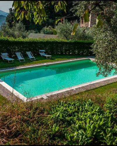 Orto Degli Olivi Proprietà: Schwimmbad, Eigentum, Natürliche Landschaft, Gras, Wasser, Freizeit, Haus, Baum, Villa, Die Architektur