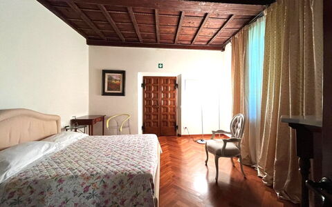Tenuta Cambiano: Schlafzimmer, Interior Design, Bett, Möbel, Bettdecke, Fussboden, Bedding, Flooring, Decke, Zimmer