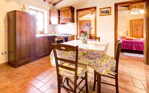 Casale Valdichiana: Zimmer, Eigentum, Möbel, Gebäude, Interior Design, Fussboden, Haus, Grundeigentum, Decke, Esszimmer