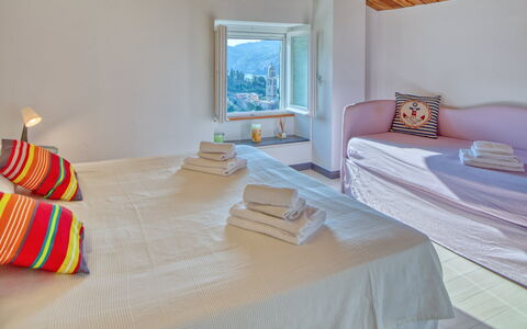 Il Frantoio Del Mesco - Levanto: Zimmer, Tischdecke, Holz, Interior Design, Eigentum, Textil, Zuhause, Linens, Wand, Möbel