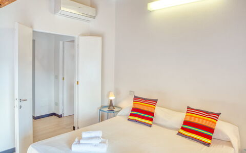 Il Frantoio Del Mesco - Levanto: Beleuchtung, Zimmer, Gelb, Interior Design, Eigentum, Wand, Textil, Decke, Fussboden, Linens