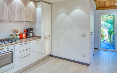 Il Frantoio Del Mesco - Levanto: Holz, Zimmer, Fussboden, Flooring, Interior Design, Glas, Küche, Decke, Wand, Haushaltsgerät