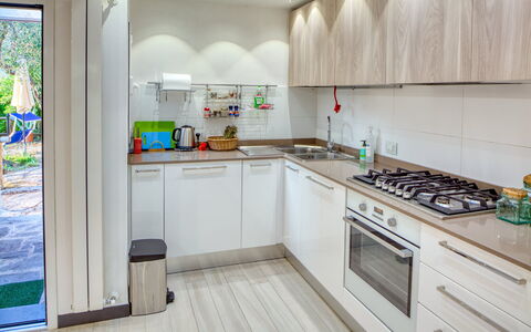 Il Frantoio Del Mesco - Levanto: Zimmer, Gasherd, Major Appliance, Interior Design, Küche, Fussboden, Küchengerät, Spüle, Herd, Glas
