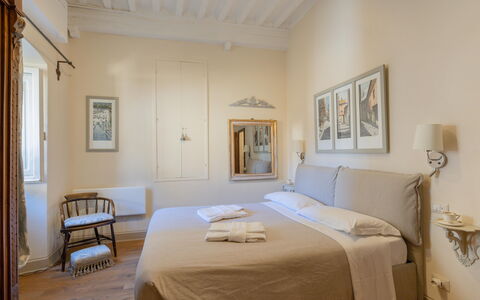 Casa Annateresa: Möbel, Eigentum, Bilderrahmen, Azurblau, Komfort, Holz, Interior Design, Beleuchtung, Tür