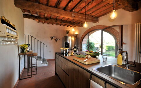 Villa Claudia: Spüle, Zapfhahn, Sinken, Eigentum, Countertop, Cabinetry, Armatur, Holz, Küche, Interior Design