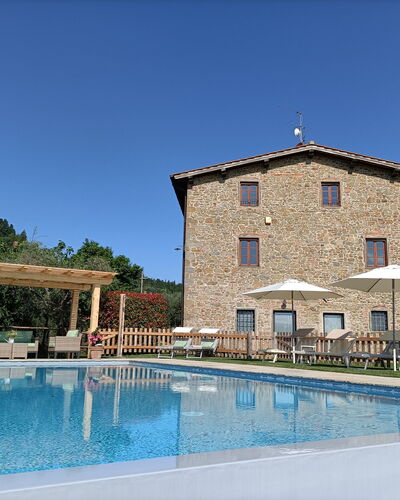Villa Claudia: Wasser, Himmel, Eigentum, Pflanze, Azurblau, Schwimmbad, Baum, Gebäude, Verbundwerkstoff, Grundeigentum